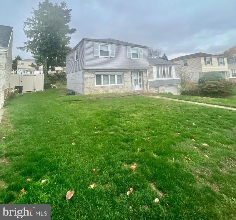 809 Larkspur St, Philadelphia, PA 19116-2907