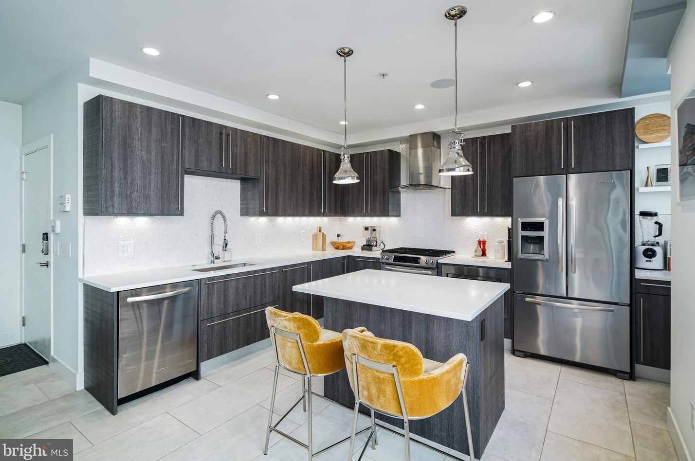 138 N Front St #3f, Philadelphia, PA 19106