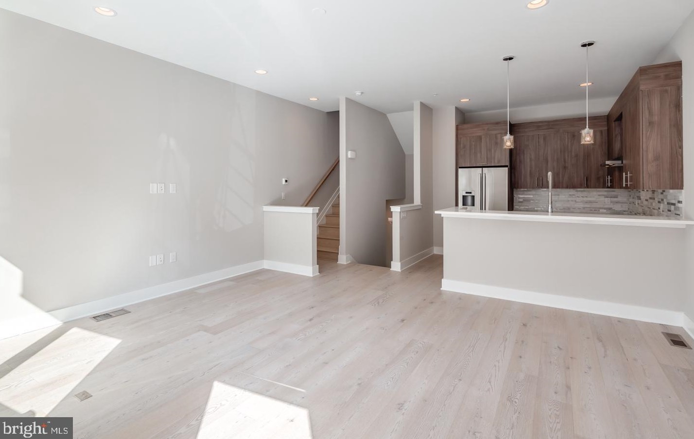 250 Poplar St, Philadelphia PA  19123-0022 exterior