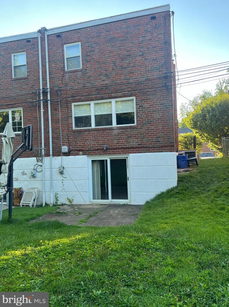 8835 Manchester Ave, Philadelphia, PA 19152