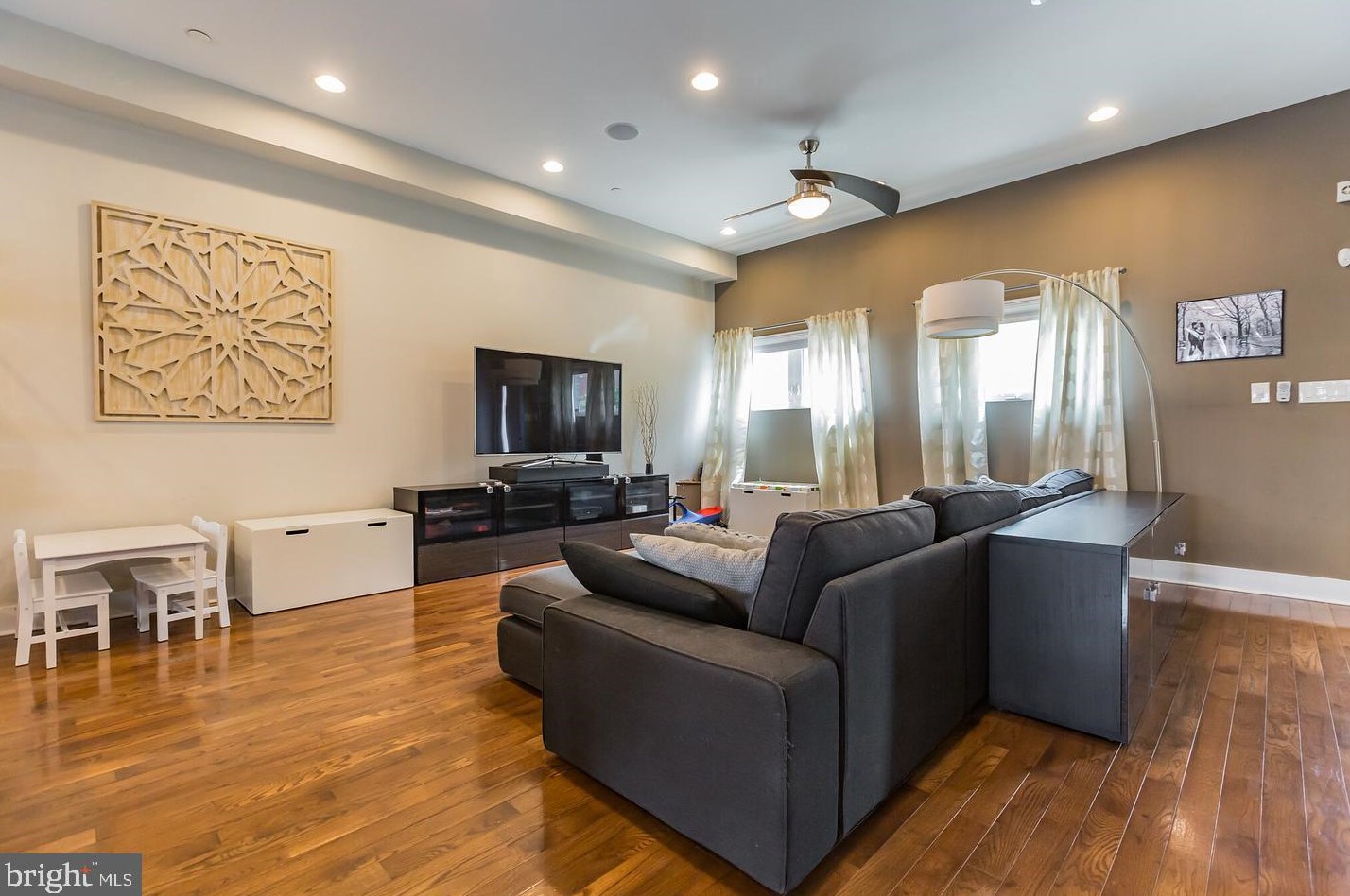 2419 E Hagert St, Philadelphia, PA 19132