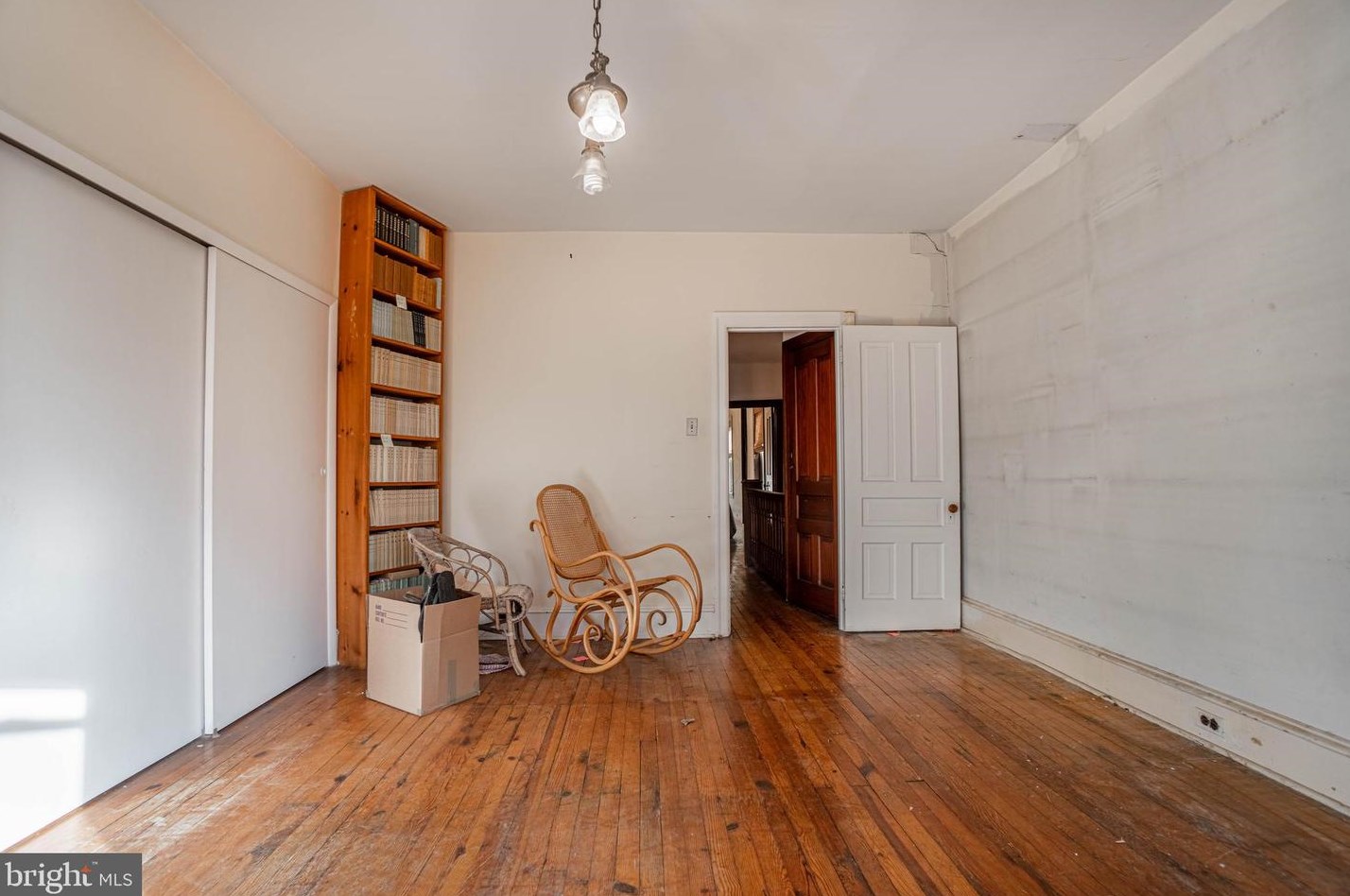 8125 Roanoke St, Philadelphia PA 19118-3949 exterior