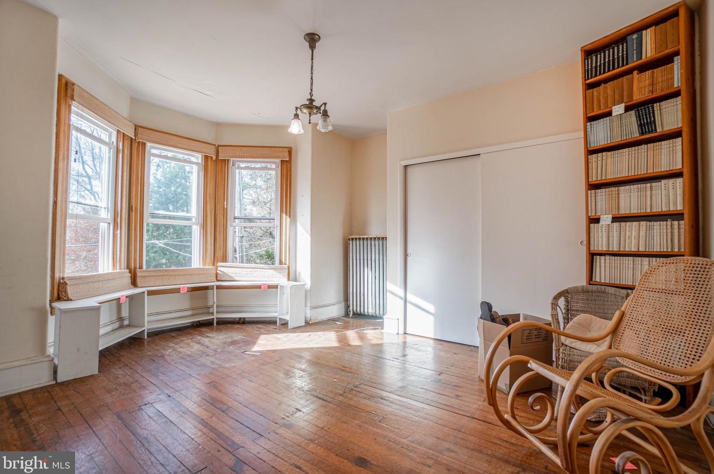 8125 Roanoke St, Philadelphia PA 19118-3949 exterior