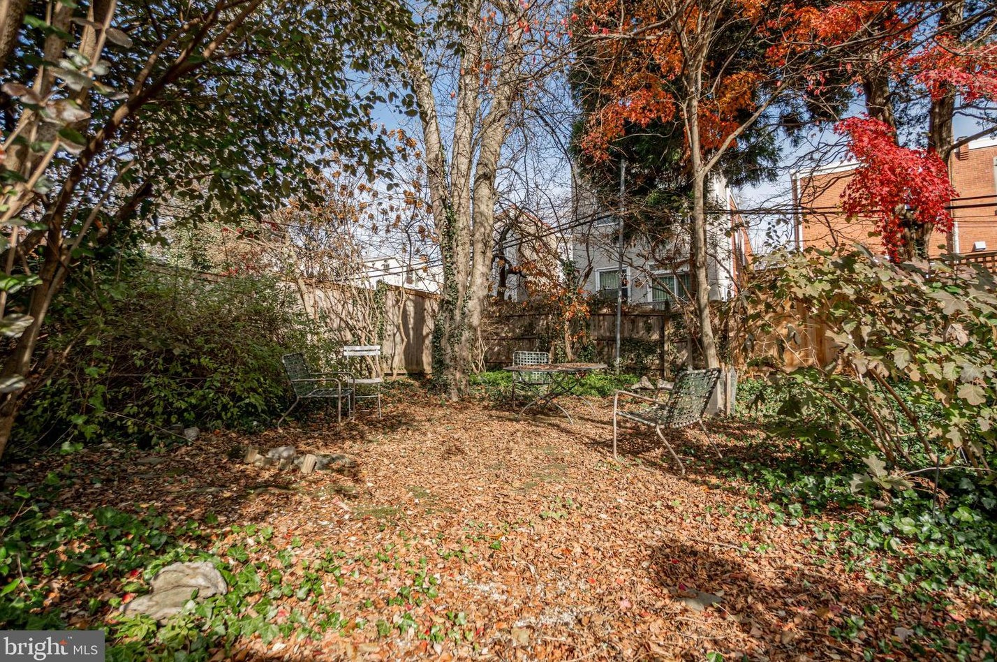 8125 Roanoke St, Philadelphia PA 19118-3949 exterior