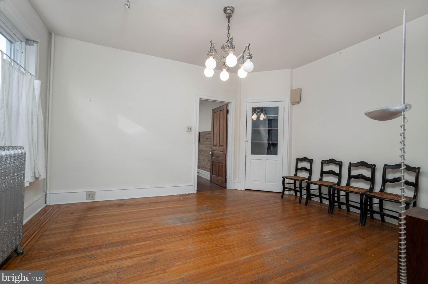 8125 Roanoke St, Philadelphia PA 19118-3949 exterior