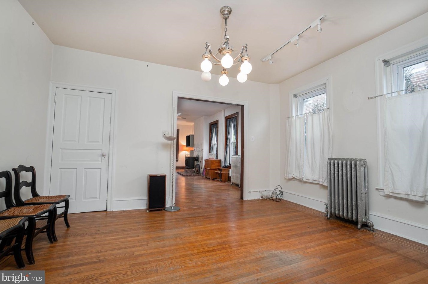 8125 Roanoke St, Philadelphia PA 19118-3949 exterior