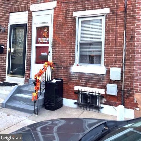 1591 Hewson St, Philadelphia, PA 19125-2829