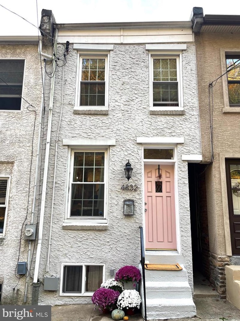 4832 Smick St, Philadelphia, PA 19127-1911