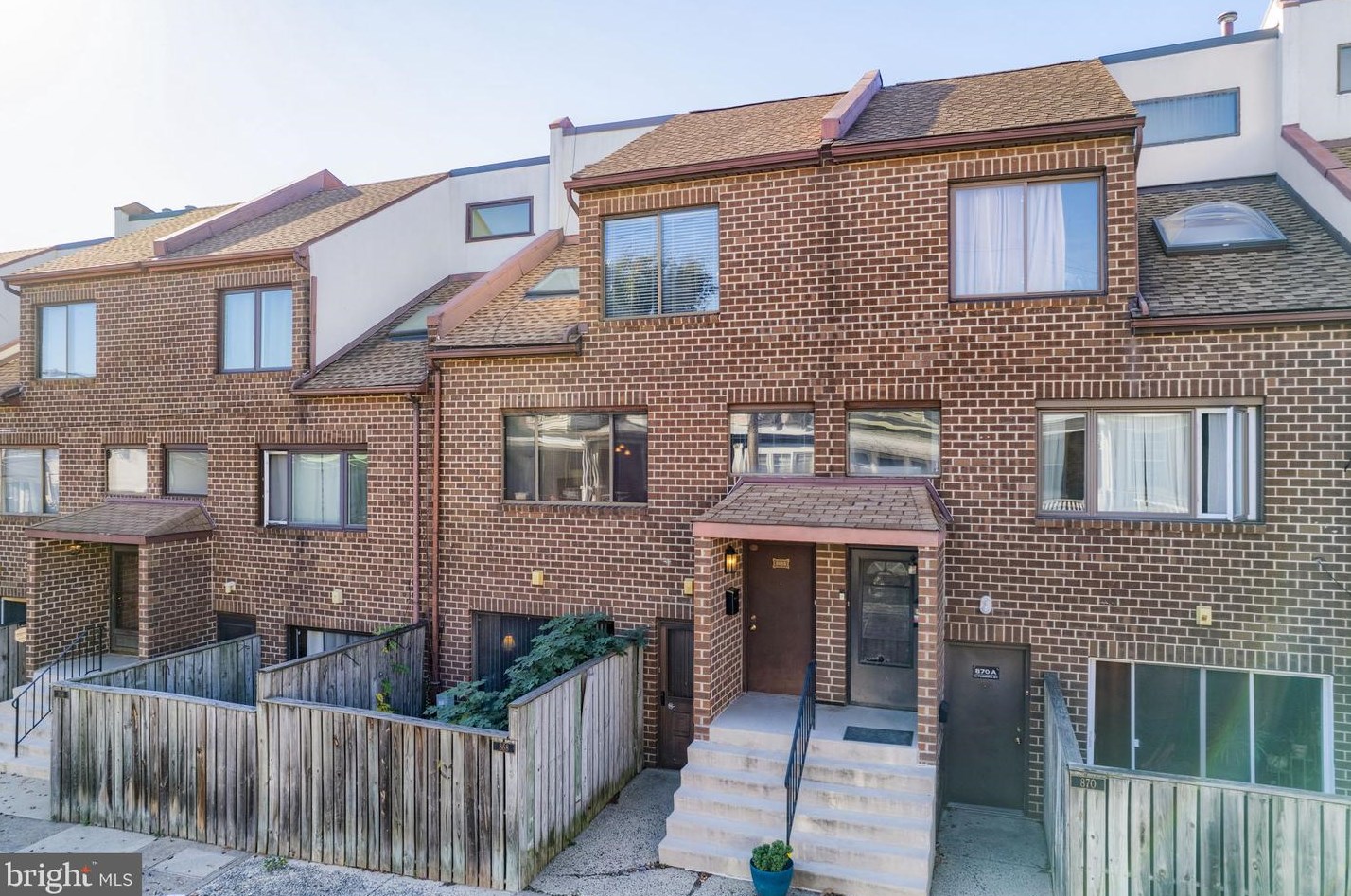 868 Pennock St, Philadelphia PA  19130-1234 exterior