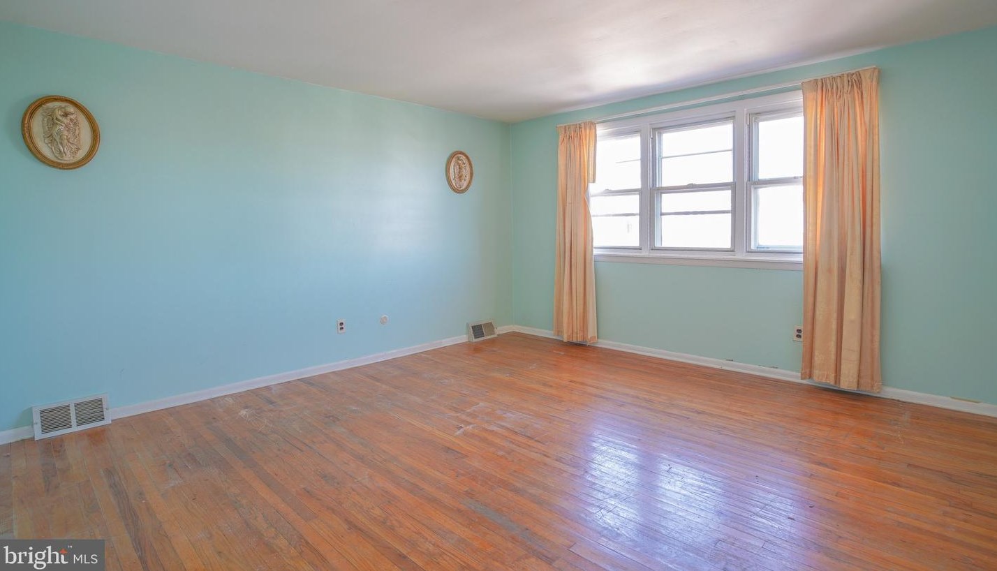 3500 Dows Rd, Philadelphia PA 19154-4042 exterior