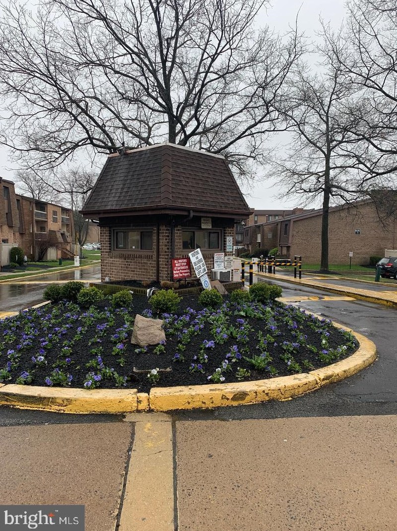 48102 Delaire Landing Rd, Philadelphia, PA 19114-5325