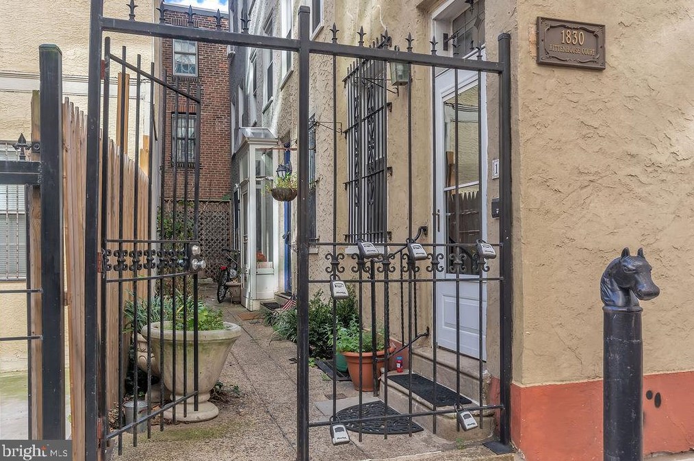 1830 Manning St, Philadelphia, PA 19103