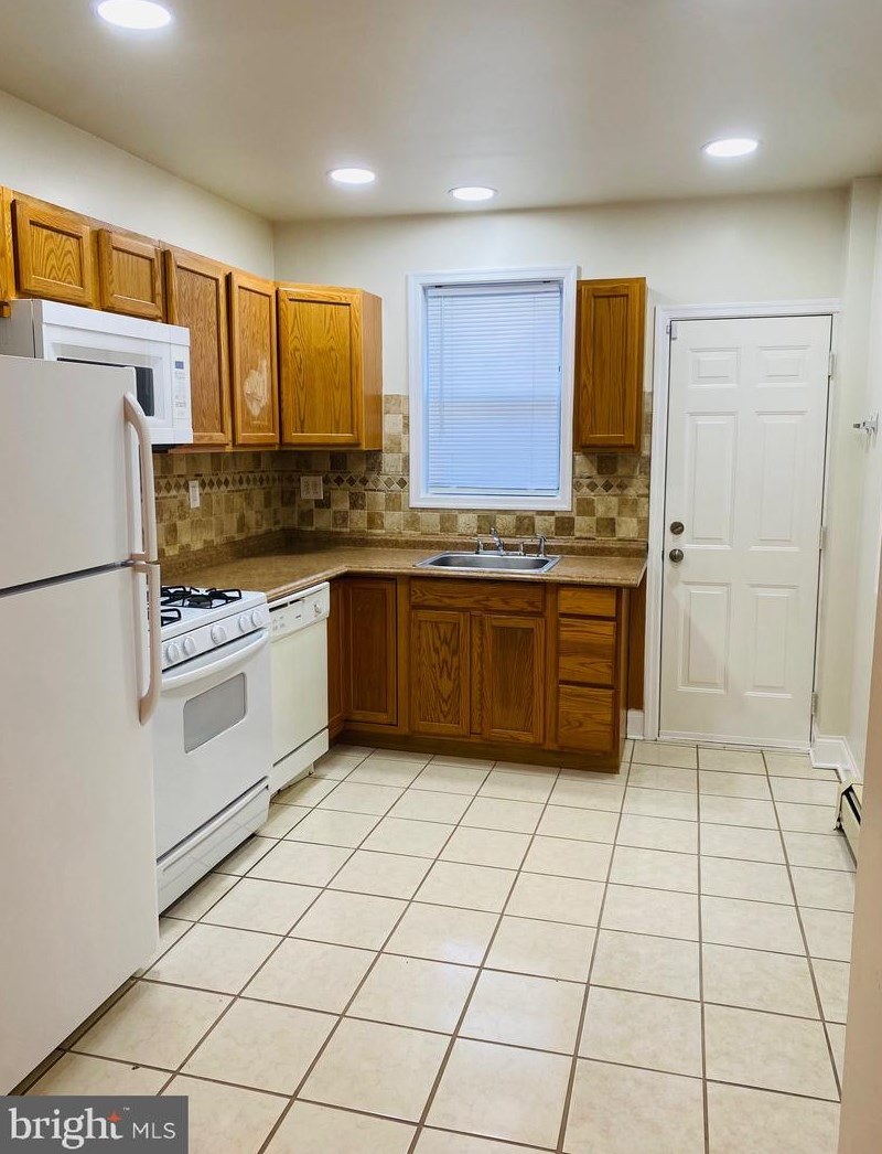 1432 Marston St, Philadelphia, PA 19146-3733