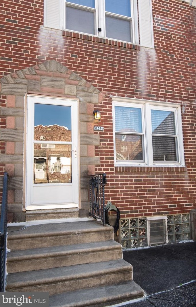 8145 Leon St, Philadelphia, PA 19136-2627