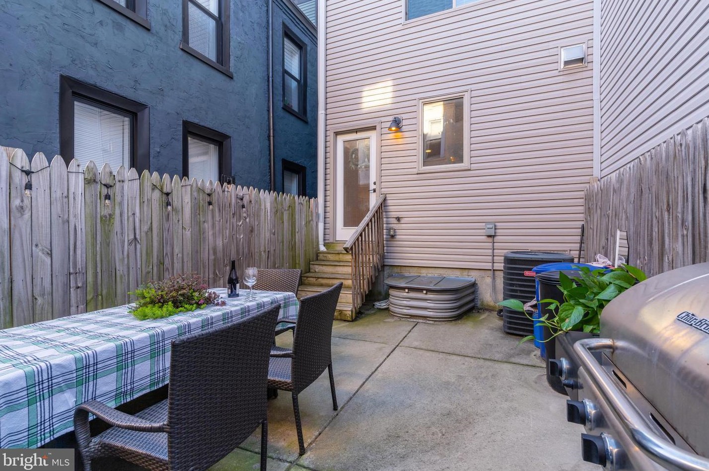 2103 Huntingdon St, Philadelphia PA  19125-1416 exterior