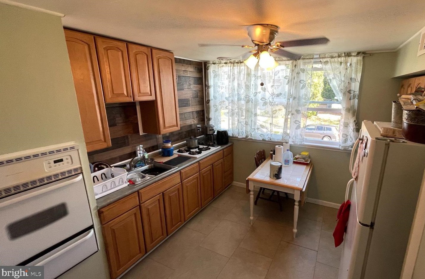 12114 Sweet Briar Rd, Philadelphia PA 19154-1714 exterior