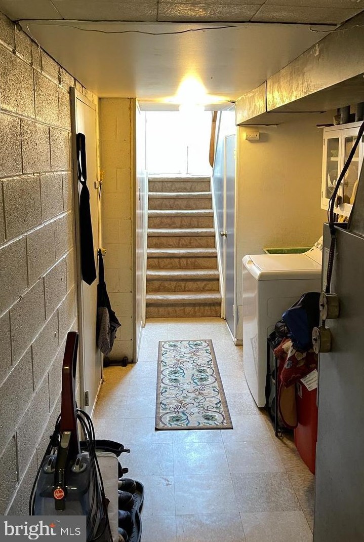 12114 Sweet Briar Rd, Philadelphia PA 19154-1714 exterior