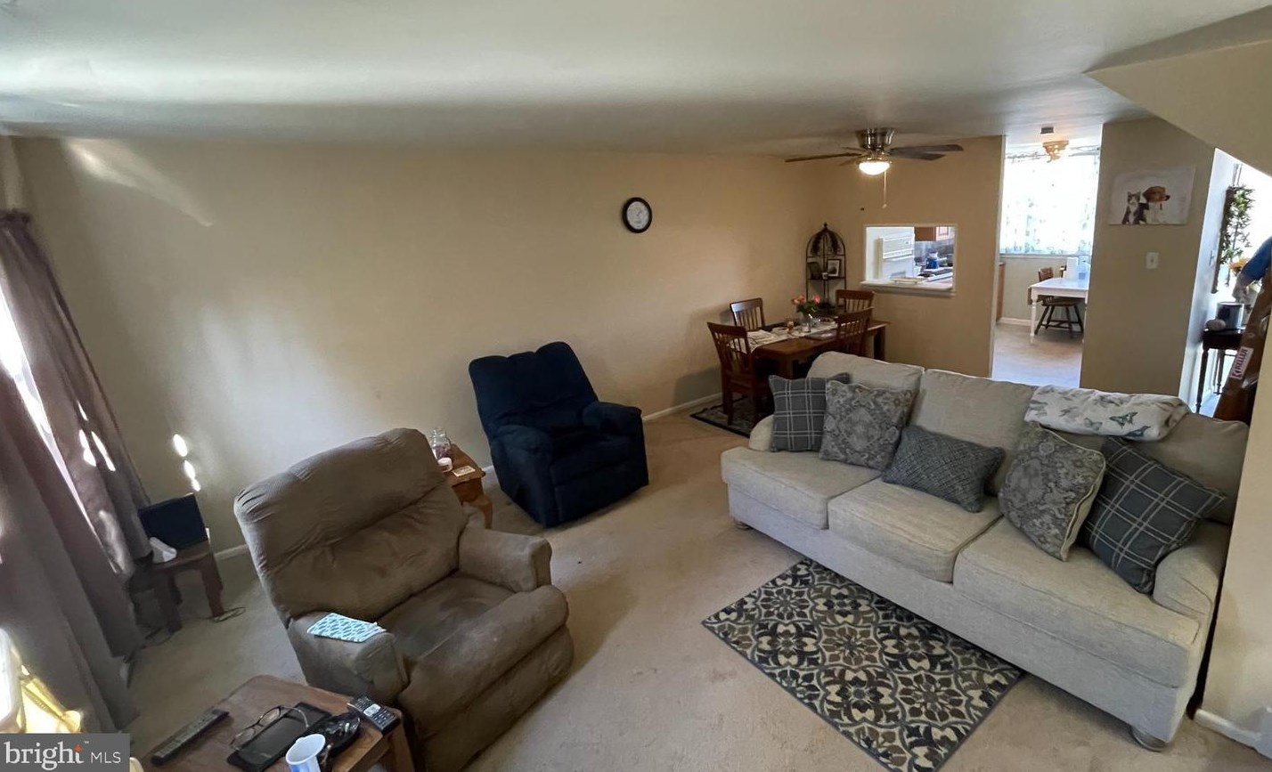 12114 Sweet Briar Rd, Philadelphia PA 19154-1714 exterior