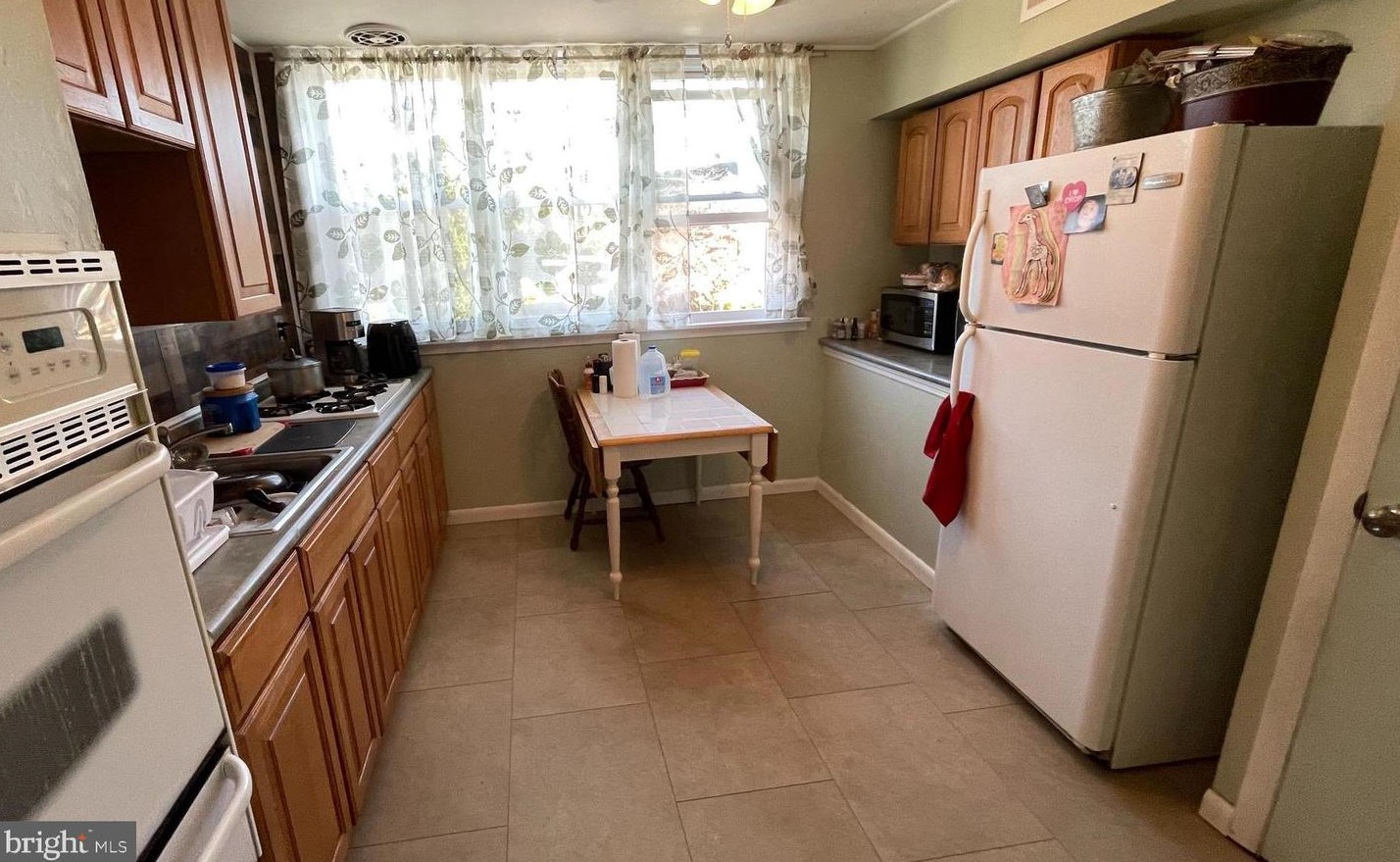 12114 Sweet Briar Rd, Philadelphia PA 19154-1714 exterior