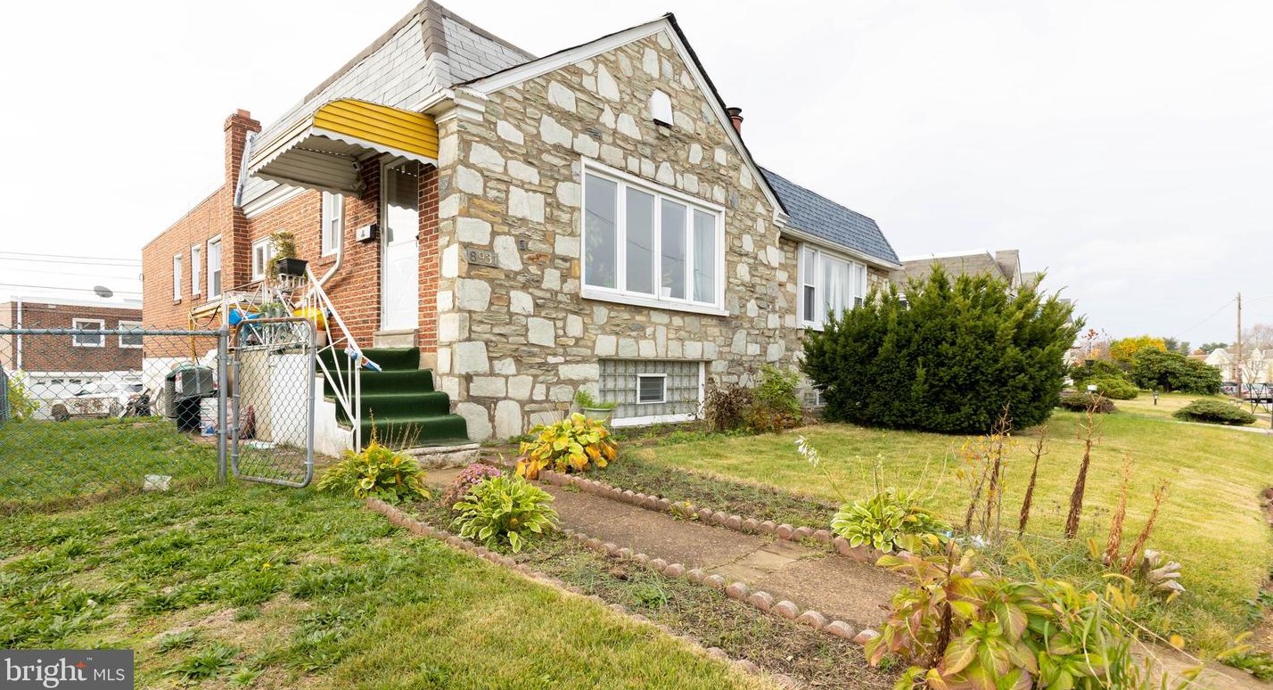 8931 Revere St, Philadelphia, PA 19152-1330