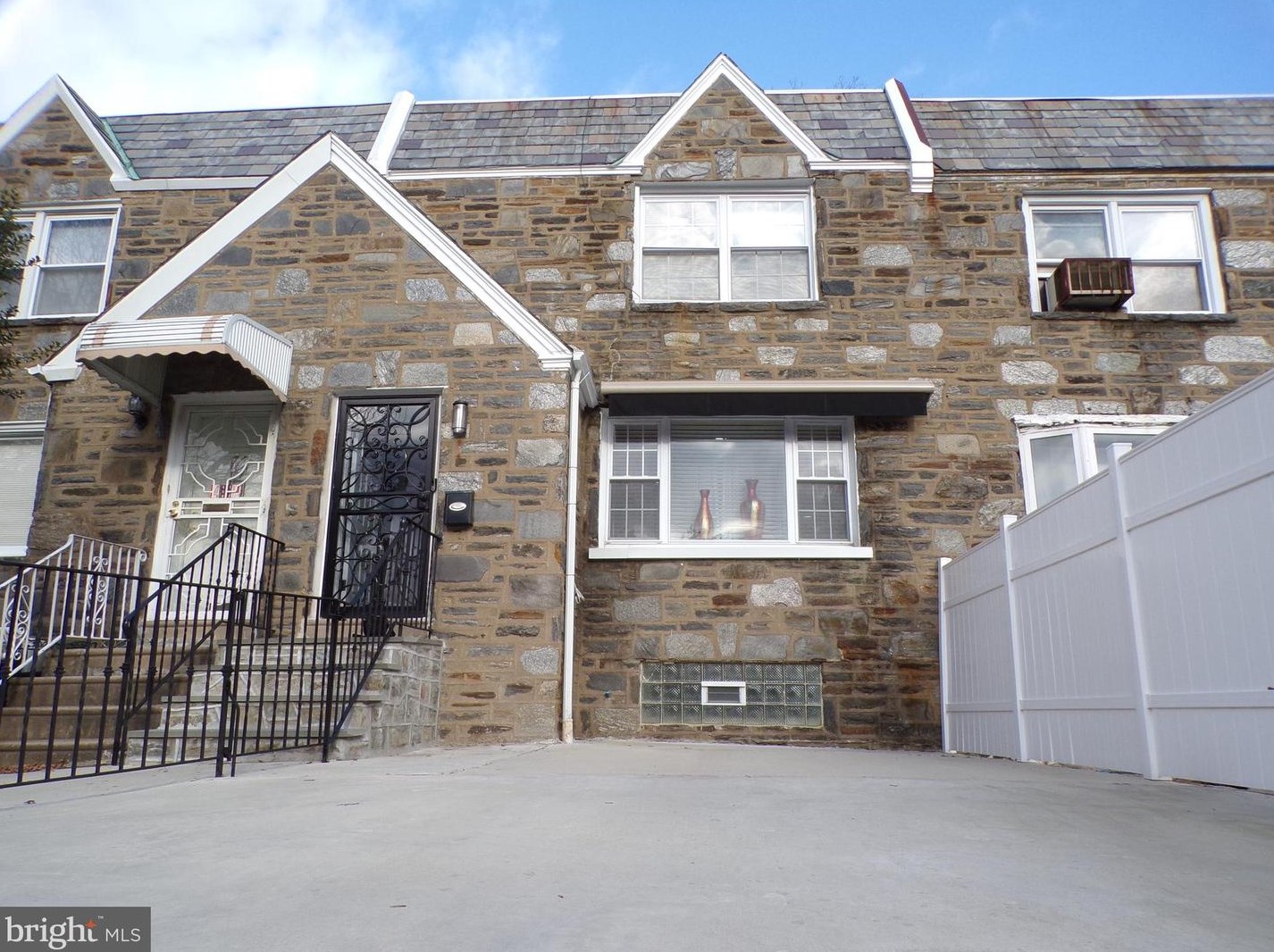 5785 Kemble Ave, Philadelphia, PA 19141-1208