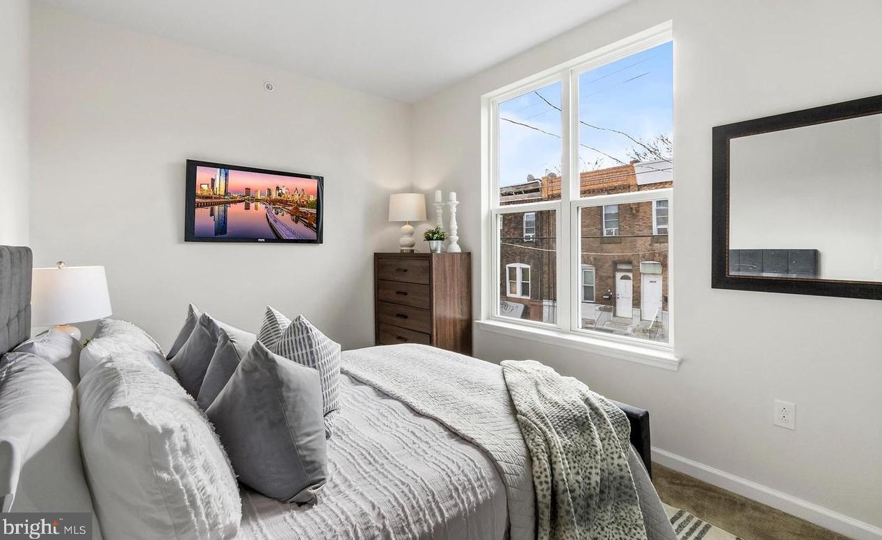 2641 Reed St, Philadelphia PA  19146-3803 exterior