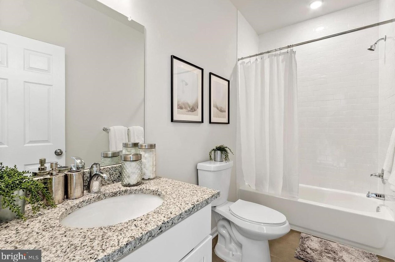 2641 Reed St, Philadelphia PA  19146-3803 exterior