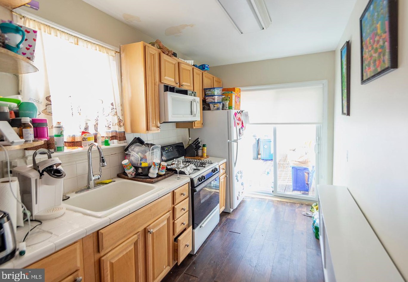 2415 Almond St, Philadelphia, PA 19125-3008