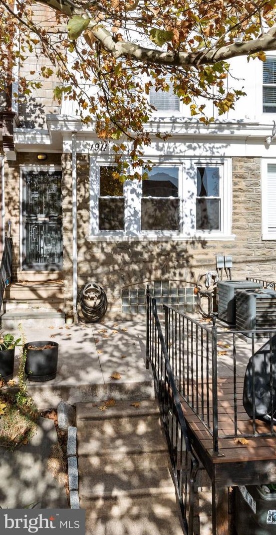 1911 72nd Ave, Philadelphia, PA 19138-2701