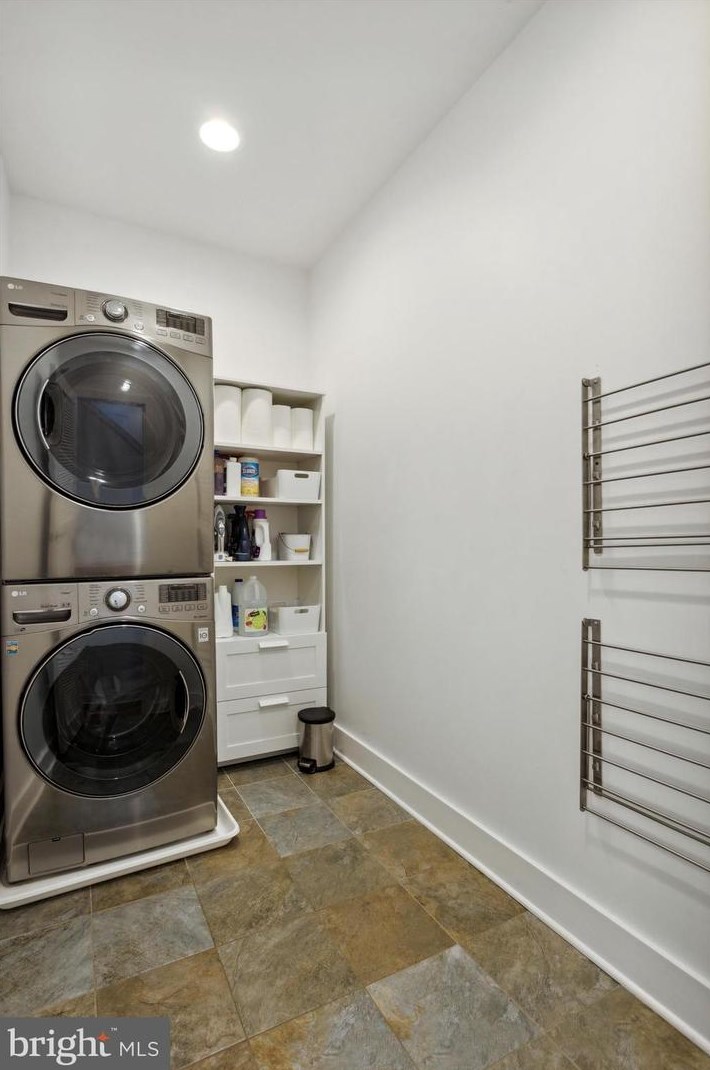 2027 Arizona St, Philadelphia PA  19125-1508 exterior