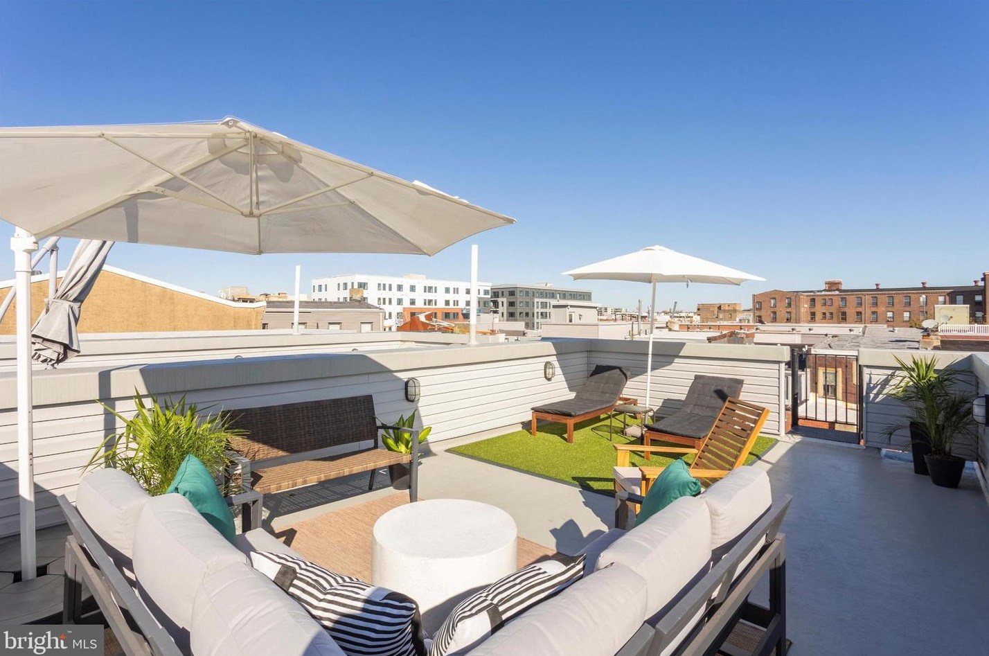 2027 Arizona St, Philadelphia PA  19125-1508 exterior