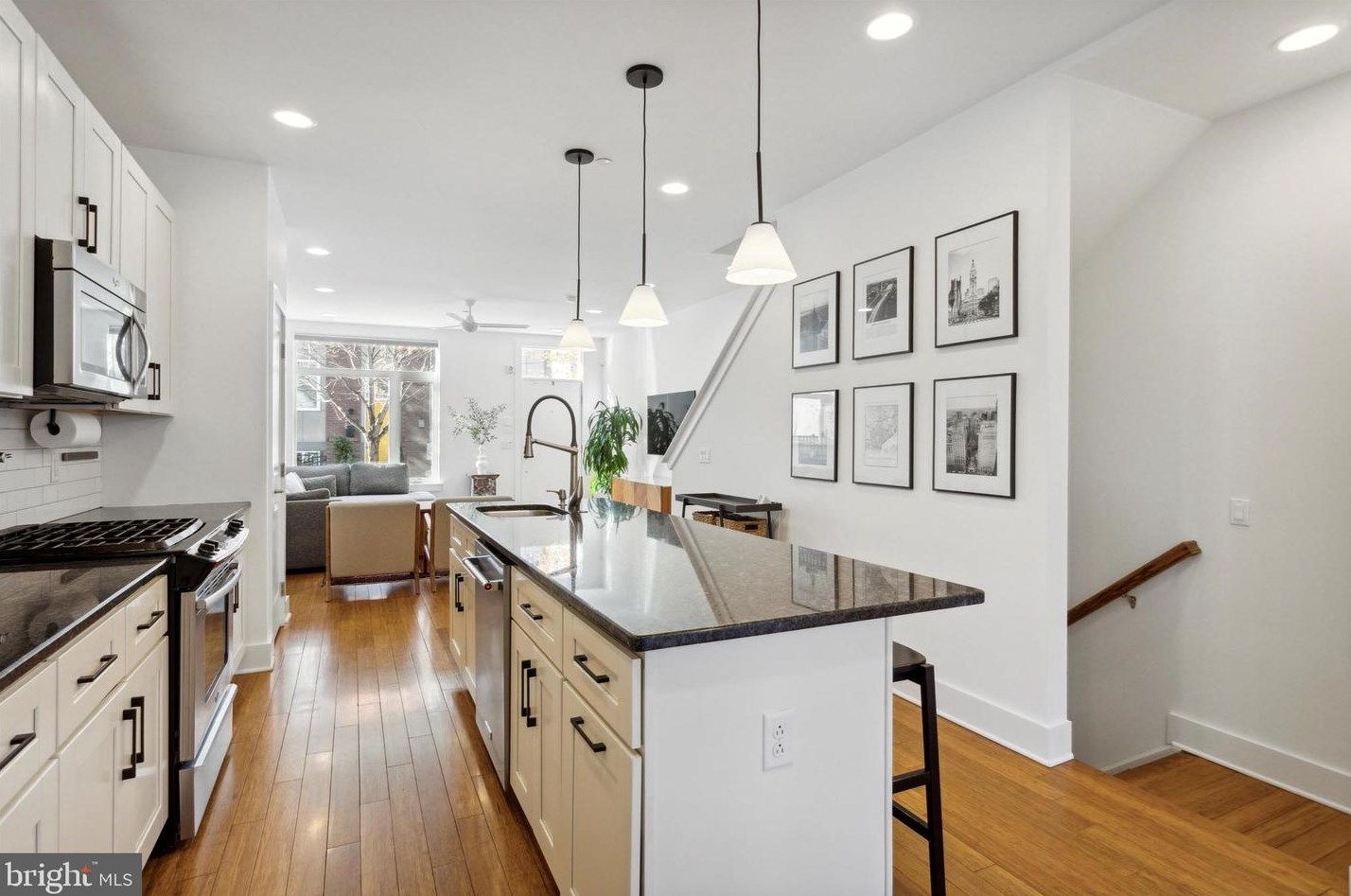 2027 Arizona St, Philadelphia PA  19125-1508 exterior