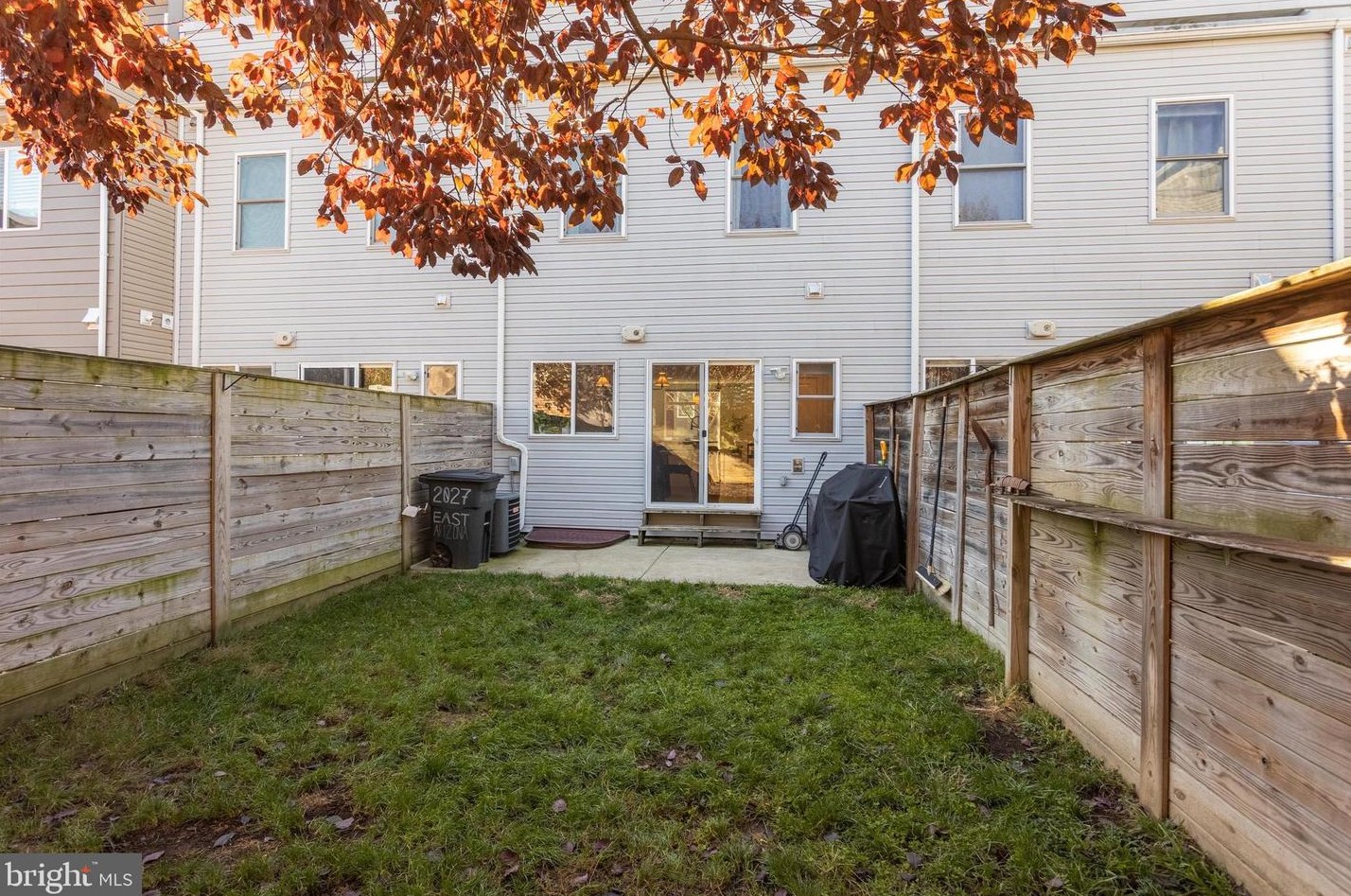 2027 Arizona St, Philadelphia PA  19125-1508 exterior