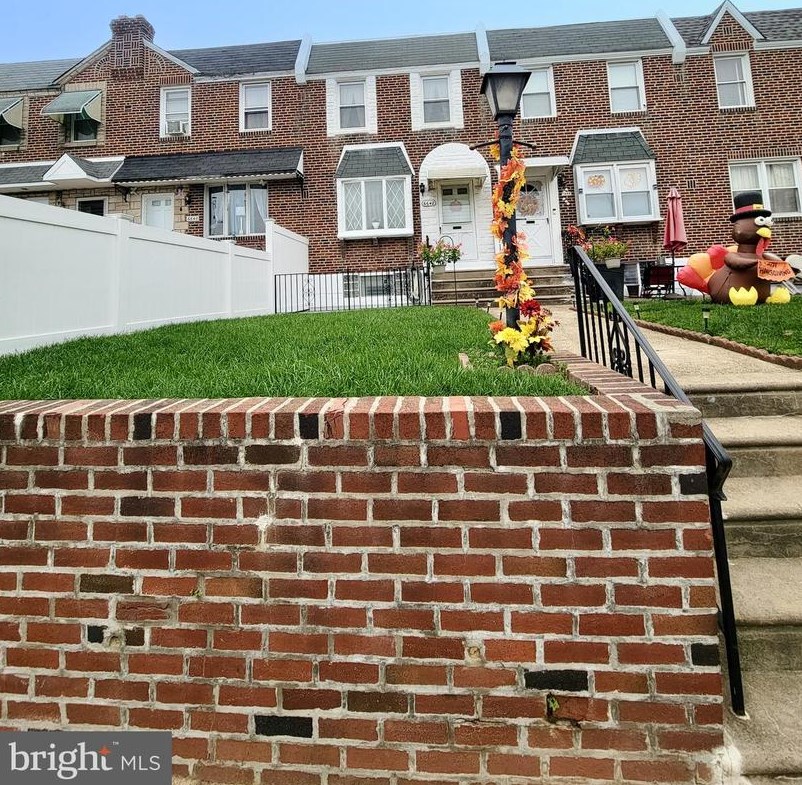 6642 Cottage St, Philadelphia, PA 19135-2713