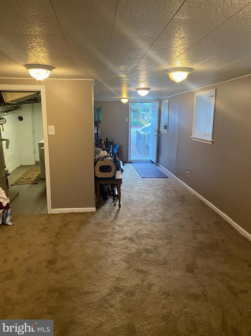 4300 Oakmont St, Philadelphia PA 19111-3222 exterior