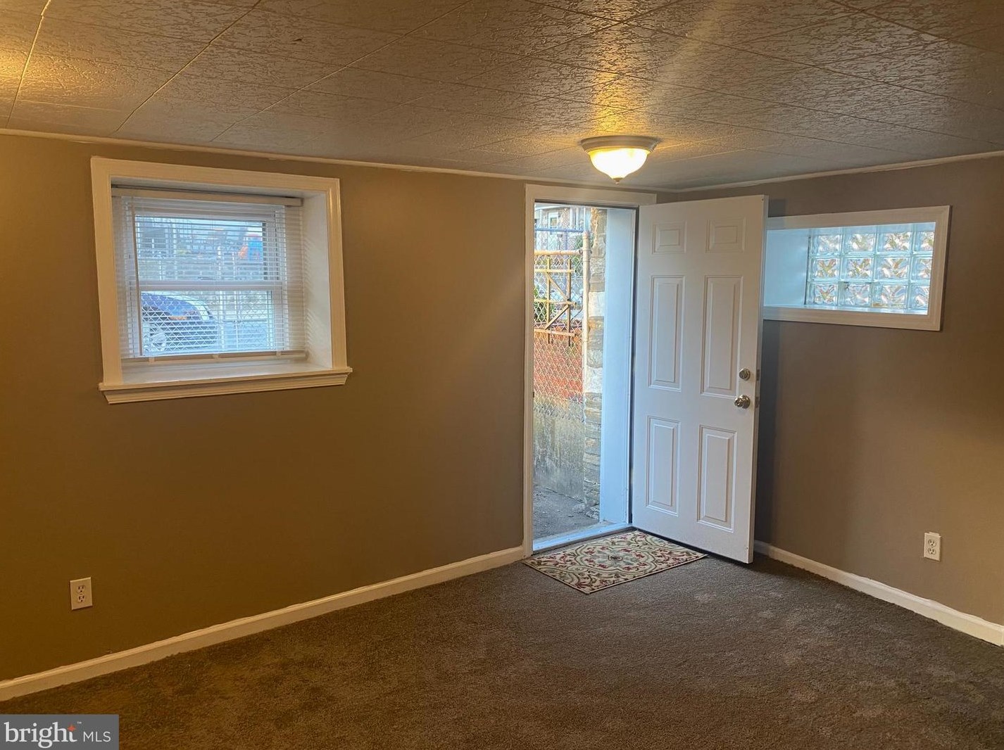 4300 Oakmont St, Philadelphia PA 19111-3222 exterior