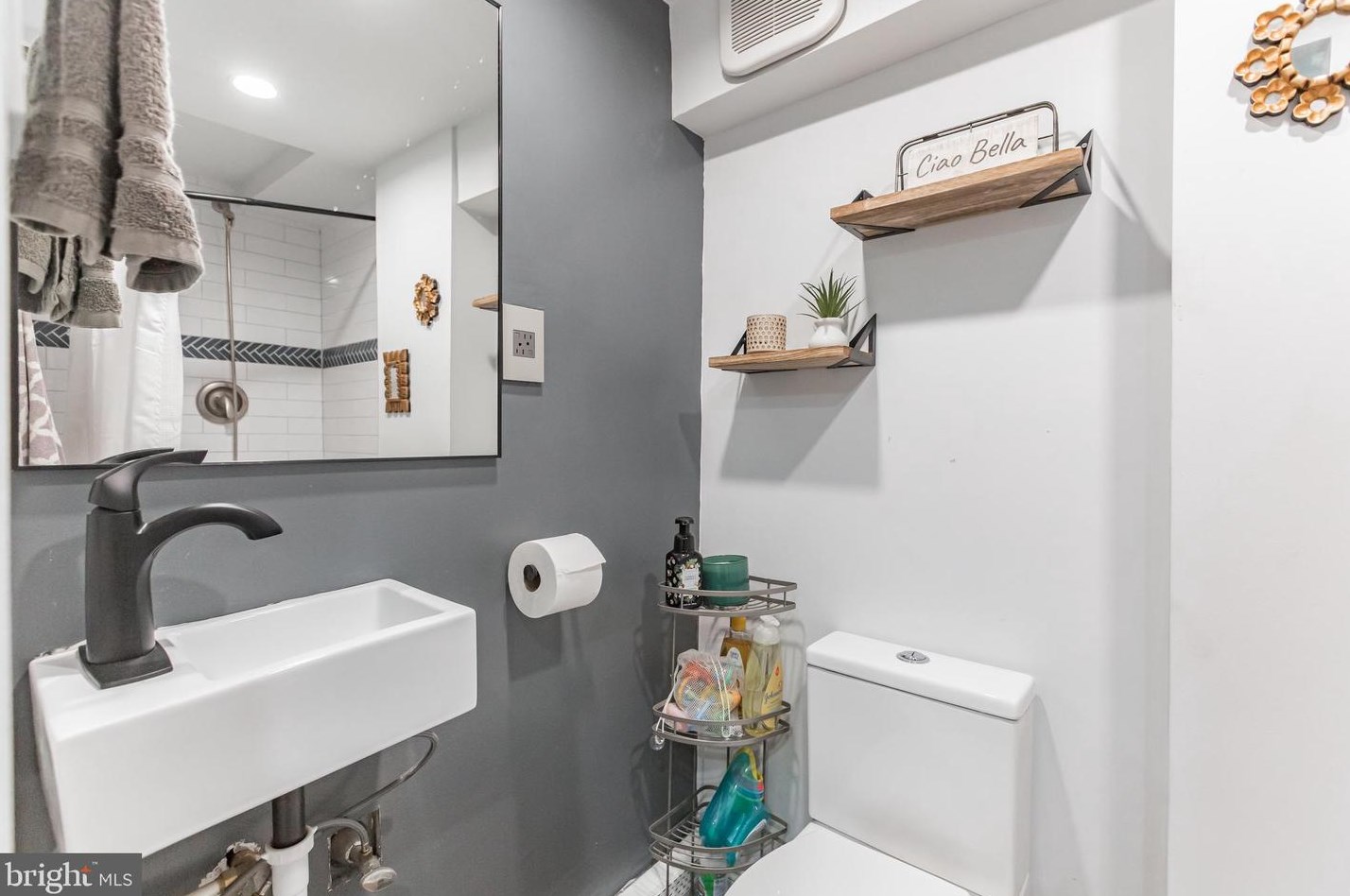 837 Benson St, Philadelphia PA 19111-1933 exterior