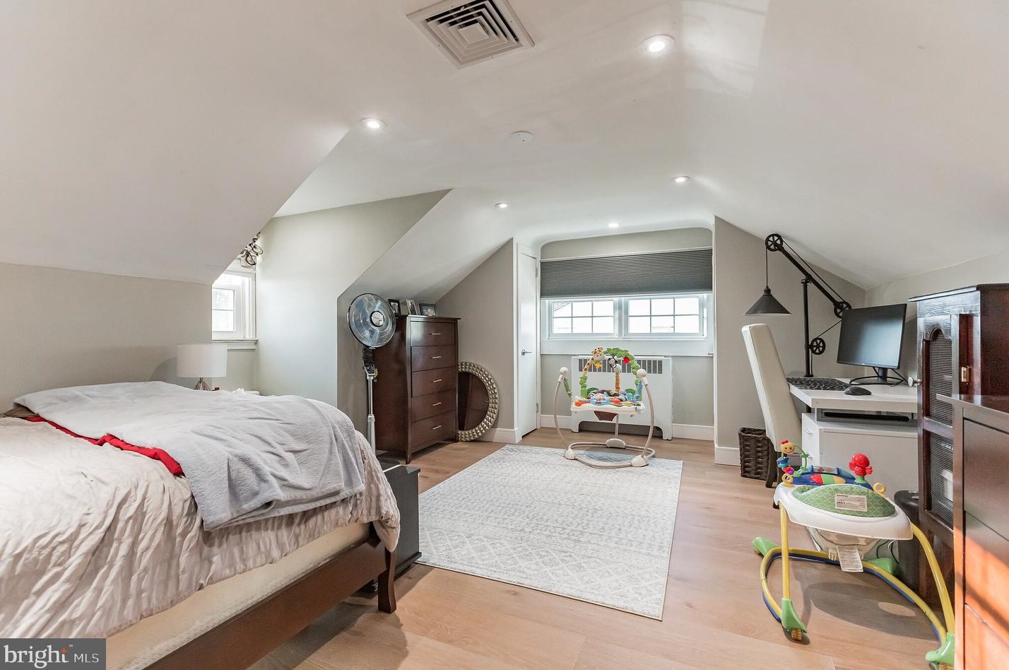 837 Benson St, Philadelphia PA 19111-1933 exterior