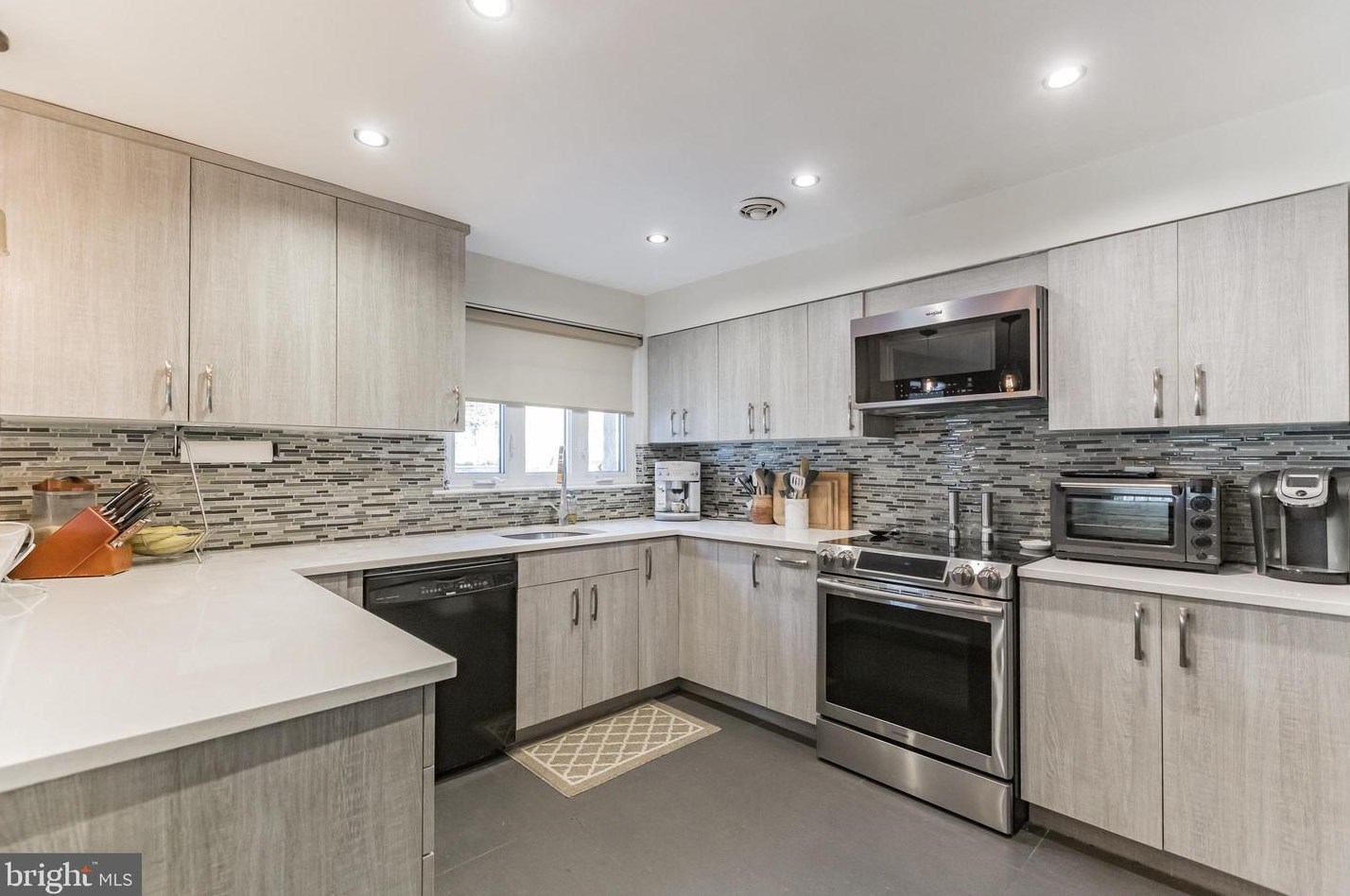 837 Benson St, Philadelphia PA 19111-1933 exterior