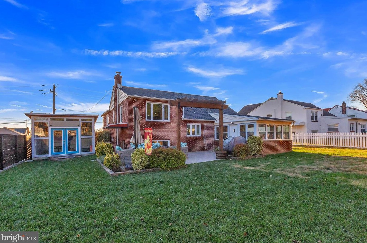 837 Benson St, Philadelphia PA 19111-1933 exterior