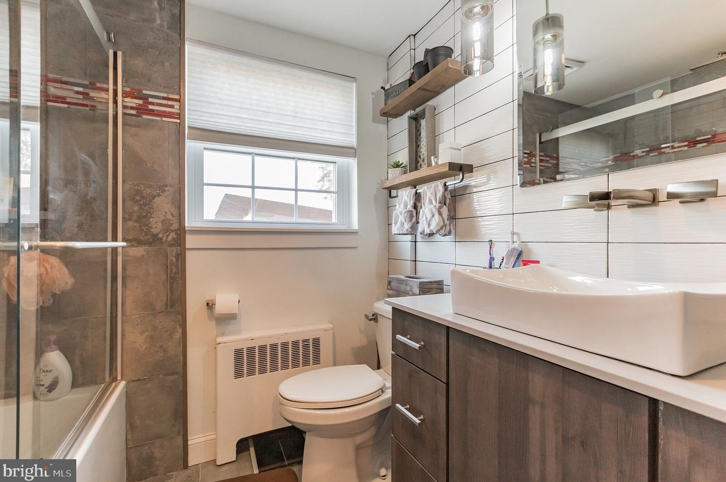 837 Benson St, Philadelphia PA 19111-1933 exterior