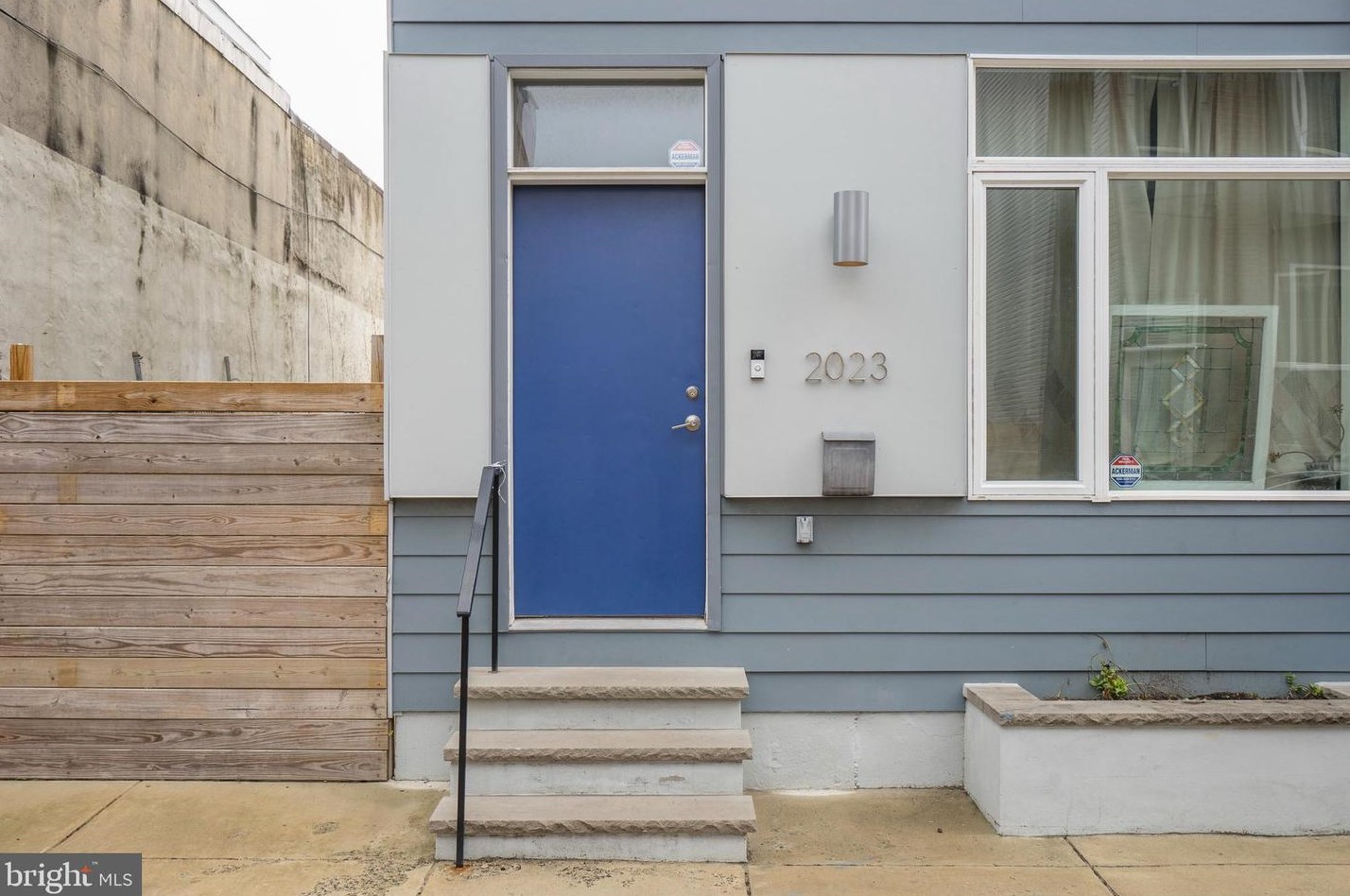 2023 Arizona St, Philadelphia PA  19125-1507 exterior