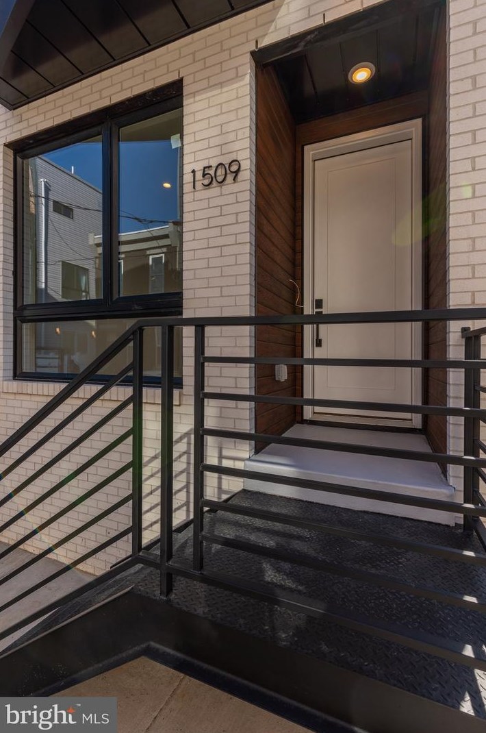 1509 Bambrey St, Philadelphia PA  19146-4405 exterior