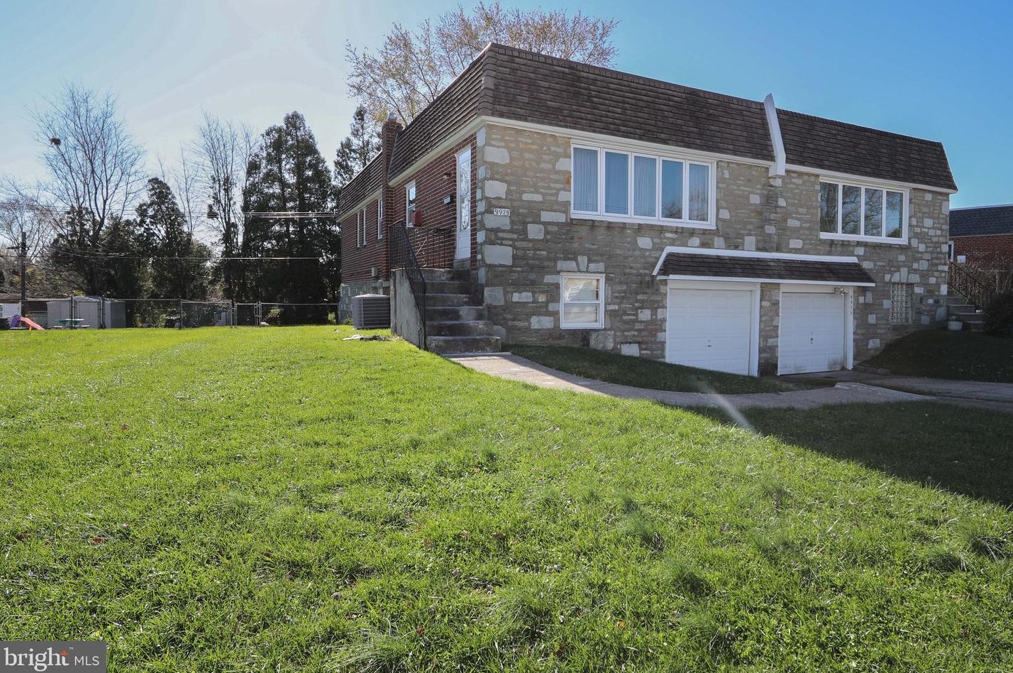 9975 Woodfern Rd, Philadelphia, PA 19115-2010