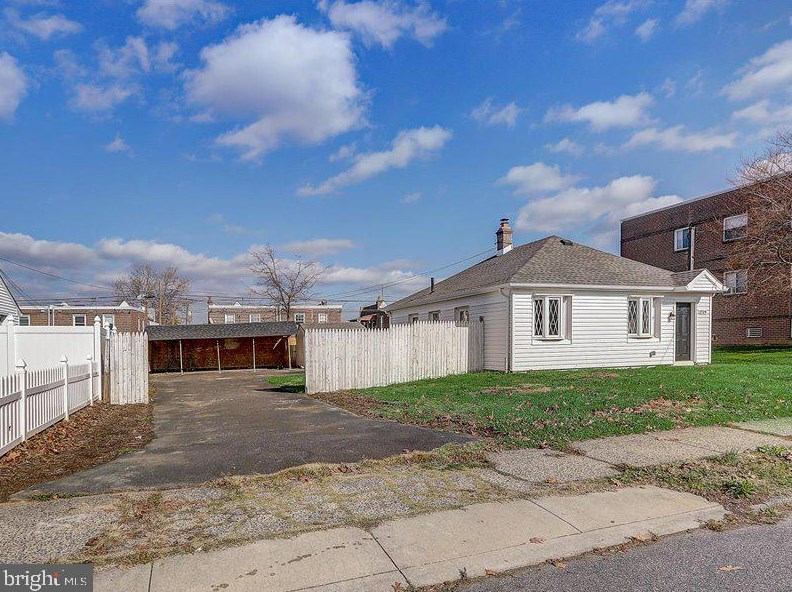 1719 Hoffnagle St, Philadelphia, PA 19152-2312