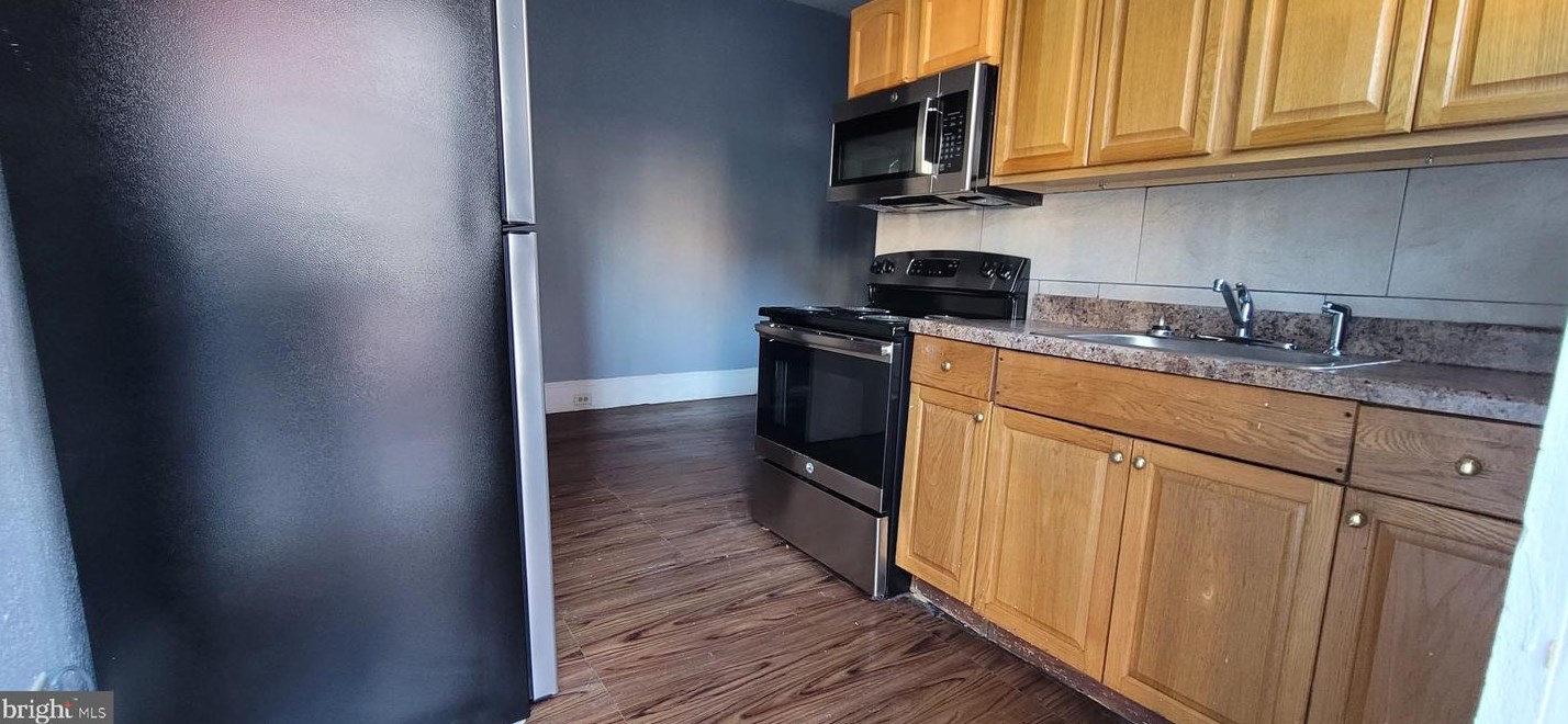 6140 Vine St, Philadelphia, PA 19139-1137