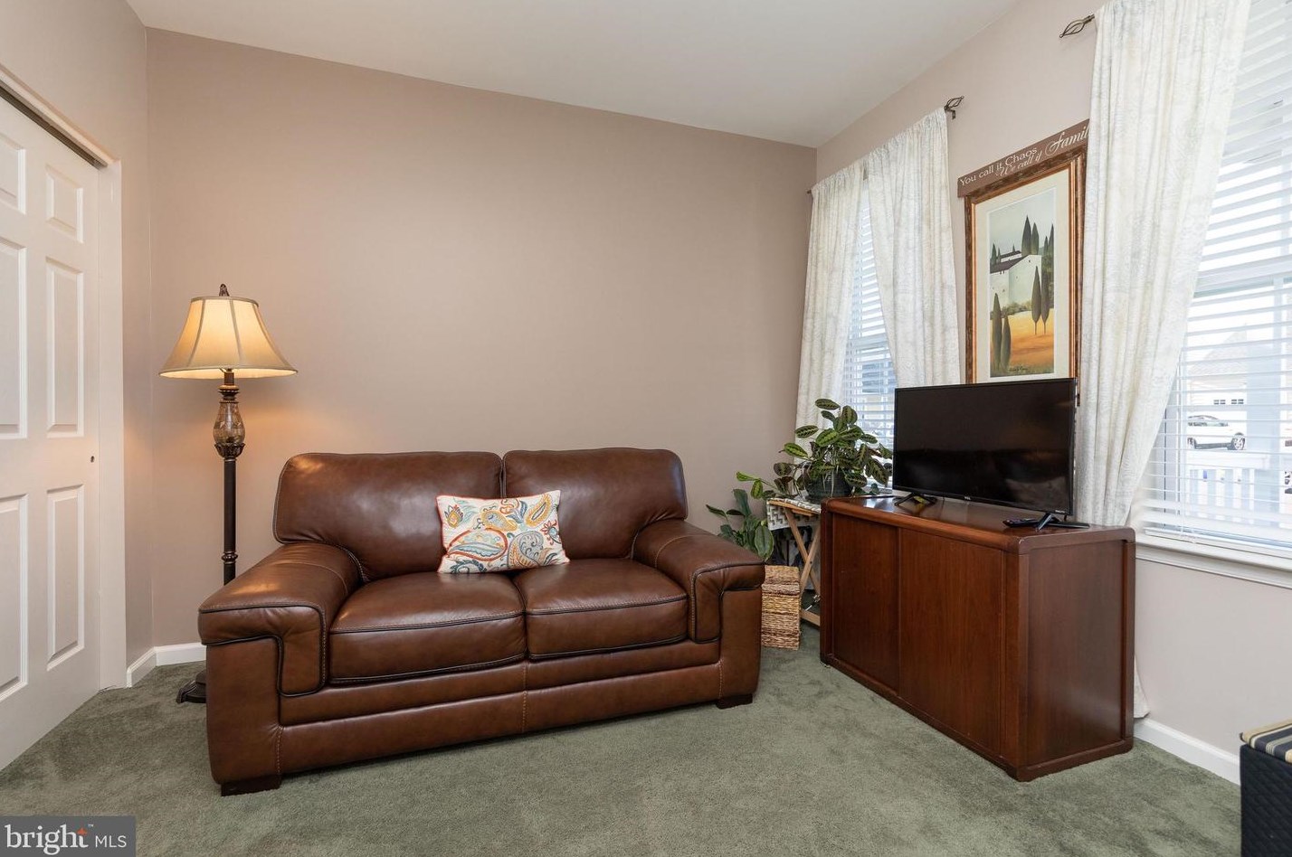 15159 Sunflower Dr, Philadelphia PA 19116-1310 exterior