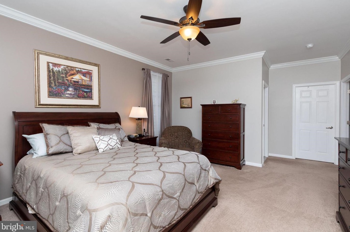 15159 Sunflower Dr, Philadelphia PA 19116-1310 exterior