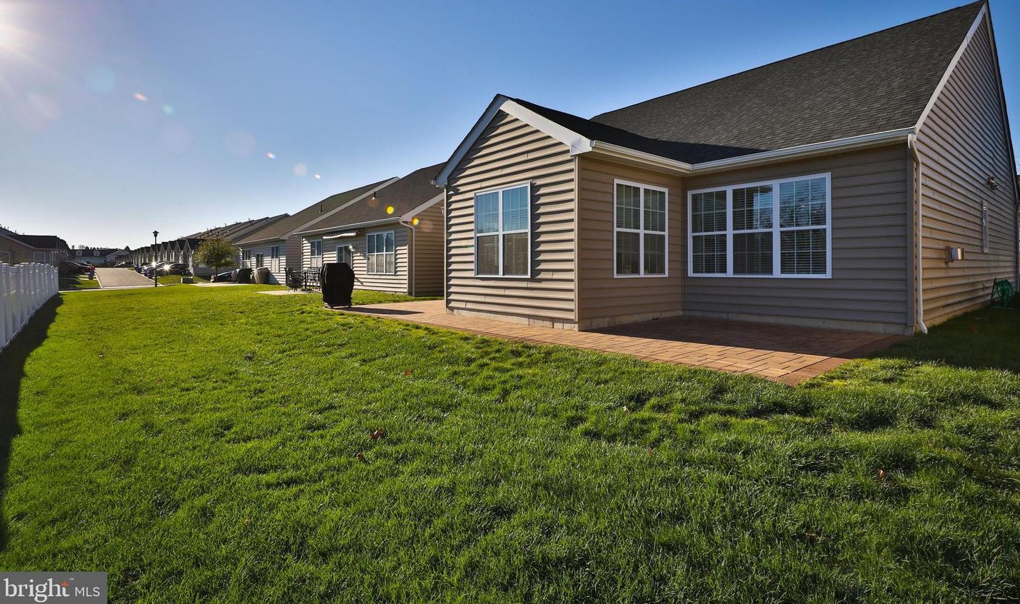 15159 Sunflower Dr, Philadelphia PA 19116-1310 exterior