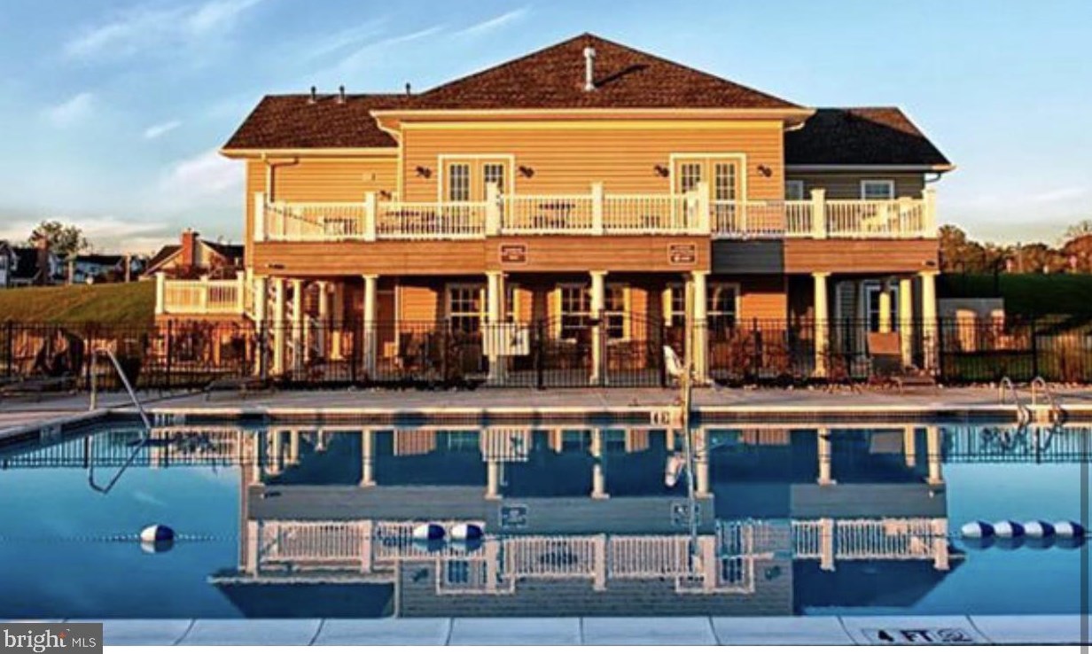 15159 Sunflower Dr, Philadelphia PA 19116-1310 exterior